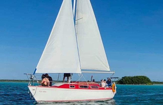 Giro in barca a vela nella laguna Bacalar - Foto 1