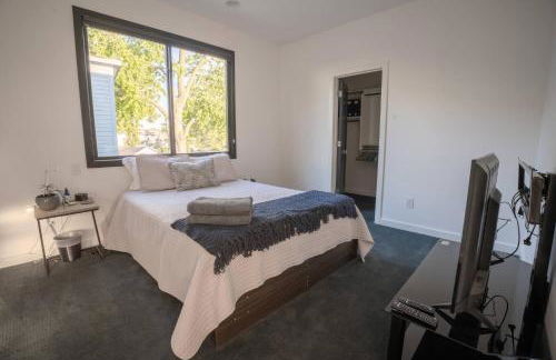 3 bed 3 bath Modern Luxury Home with Hot Tub and Rooftop Patio - Foto 15