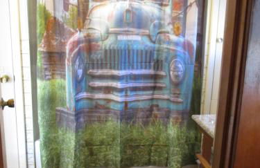 Historic cabin off I-77, views, antiques, Wi-fi, wonderful experience for 2! - Foto 22