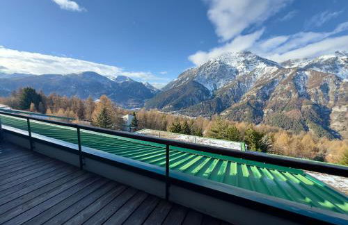 Luxury 9-Bed Apartment Steps from Ski Slopes with Parking & Ski Box - Photo 2