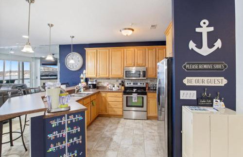 Nautical-Inspired Lakefront Unit w/ Awesome Views - Foto 17