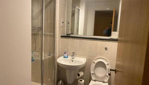 City Centre 2 bedroom apartment, secure parking. - Foto 5