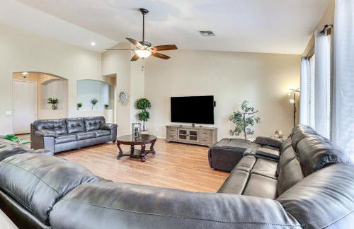 4 Mi to Surprise Stadium! Home with Furnished Patio - Foto 5