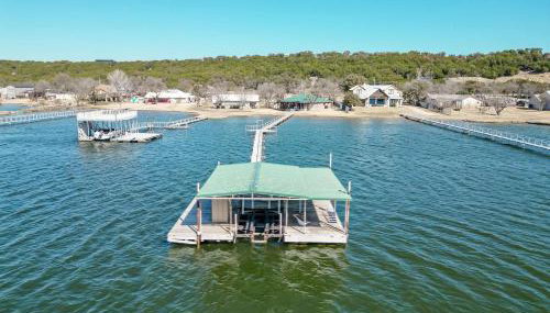 Family Lakefront Home with Large Porch - Foto 4