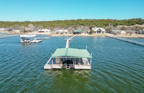 Family Lakefront Home with Large Porch - Foto 4