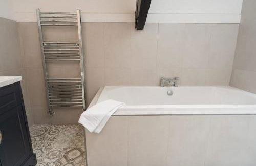 Well Decorated Home Charming Village Location - Foto 10