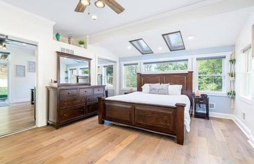 Foxfire - Secluded Zen Retreat with Spa & Views - Photo 17