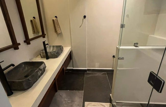 2BR w Private Pool Near the Beach Spacious Stay - Photo 18