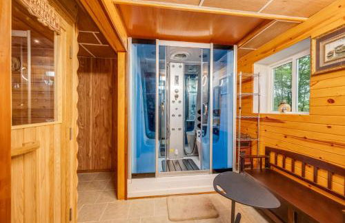 Stunning! Pocono Escape! HotTub Sauna Pool Ski Pet-Friendly Firepit Game Room Fireplace BBQ Lakes Tennis Fishing - Foto 5