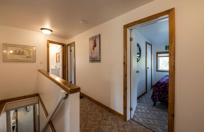 RARE FIND - 6 bdrm Very Private Cottage on 10 acres, Hot Tub, BBQ, Petfriendly - Foto 2