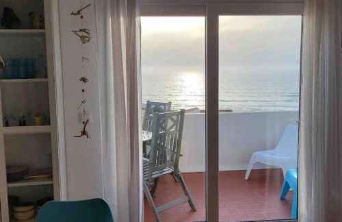 Yellow Submarine on the seafront - Foto 4