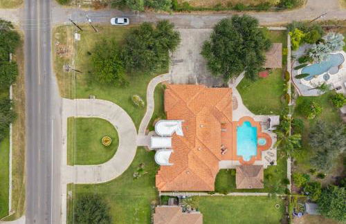 Valley Getaway! Pool House - Photo 18