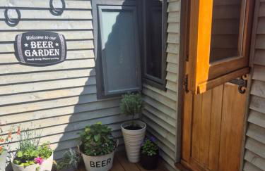 Brewers Bolt Cozy Unique Shepherds Hut - Hot Tub! - Photo 17