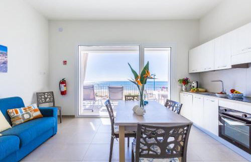 Donna Alba - Photo 22