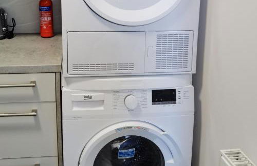 4 Bedroom 4 Bathroom Contractor House with Secure Locks on Each Bedroom Managed by Your Lettings Short Lets & Serviced Accommodation Peterborough including FREE Parking and WiFi - Foto 33