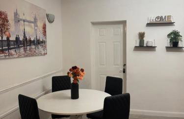 Welcome to This Newly renovated 4 bedroom cozy & charming home in Dagenham, East London - Foto 19
