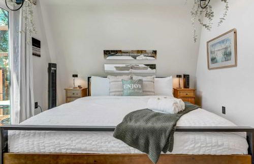 A-Frame Wonders Hot Tub w Mountain Views - Foto 26