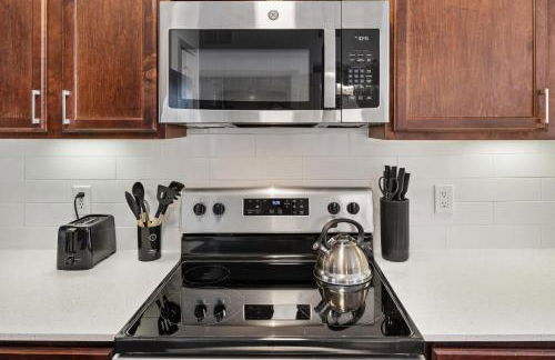 Chic 1BR Frisco Stay, King & Sofa, Pool & Gym - Foto 9