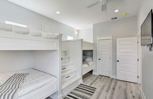 Walk to Crystal Beach Chic Family Retreat with Deck - Foto 18