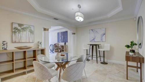 Private Patio Cali King Bed Walk to Las Olas - Foto 3