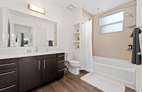 San Diego Stay, Pool, Gym, Near Zoo, Petco Park & SeaWorld - Photo 13