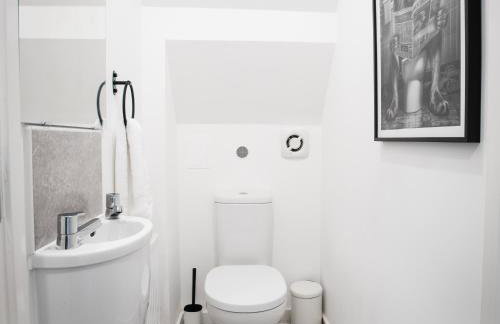 Comfortable 3-bedroom Bolton home - Photo 16