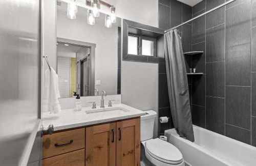 West Cabin- Yellowstone Family Retreat- Sled Hill - Foto 46