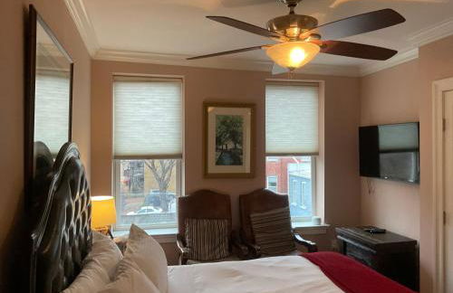 Classy Victorian Brownstone Subway Shopping - Photo 61