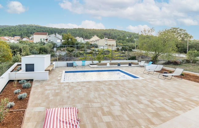 Holiday Home in Bilice With Pool - Photo 30