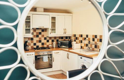 Large Apartments next to East Midlands Airport with Free Gated Parking! - Photo 14