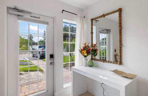 Heat of Siesta Village Walk to Beach w heated Pool - Foto 6