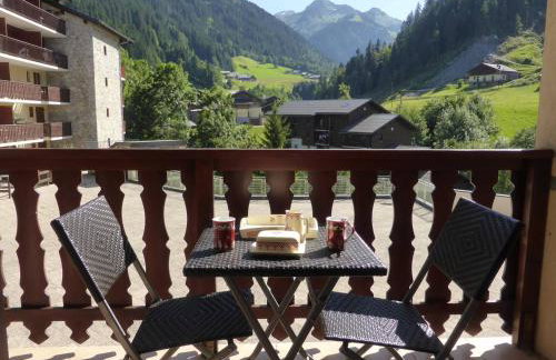 Charmant appart rénové 4 pers, balcon sud, plein centre, proche ski et piscine! - FR-1-342-187 - Photo 11