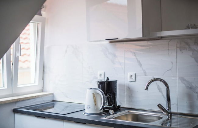 M & J Central Suites - Photo 56