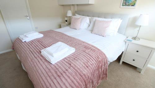 Penderic - 3 Bedroom Cowes Stay with Balcony & Panoramic Solent Views Close to Shops, Cafés, Sailing Clubs & Beach - Foto 2