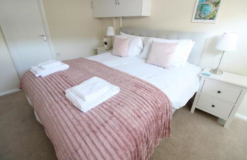 Penderic - 3 Bedroom Cowes Stay with Balcony & Panoramic Solent Views Close to Shops, Cafés, Sailing Clubs & Beach - Foto 2