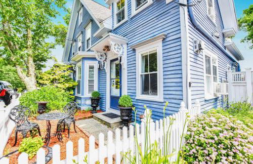 Gas Fireplace Front Patio & Parking Spot - Photo 4