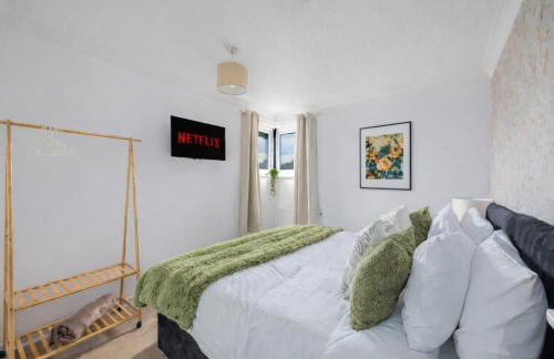 Stylish Duplex Apartment - Close to City Centre - Free Parking, Balcony, Self-Check-In, Fast WiFi and Smart TVs by Yoko Property - Foto 6