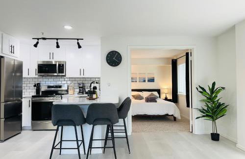 Modern 2Br-2Ba Belltown Condo with Free Garage Parking - Foto 1