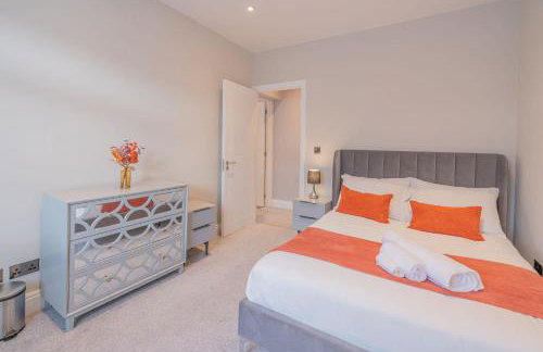 Spacious 3BR Home by D3 Short Stay, Sleep 9, Free WIFI & Parking - Foto 10