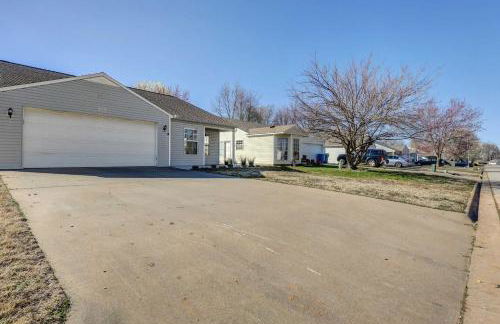 Chic Bentonville Home with Patio and Fire Pit! - Foto 24