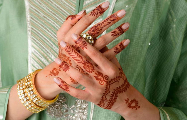 Henna Experience in Khasab - Photo 2