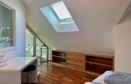 Ferienwohnung Seeblick - exklusive Wohnung in erster Reihe mit Balkon und Seeblick - Photo 9