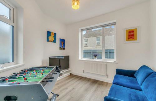 JUNGLE HOT TUB, games room, near eateries, micro brewery, pubs, beauty salons and boutique shops, Argyle, free Netflix, in the heart of Plymouth - Dogs welcome - Hosted by Absolute Accommodation Plymouth - Foto 60