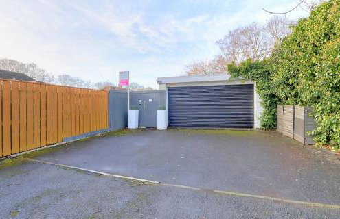 Luxury Stay In Heart Of Nunthorpe by GR Estates - Photo 17