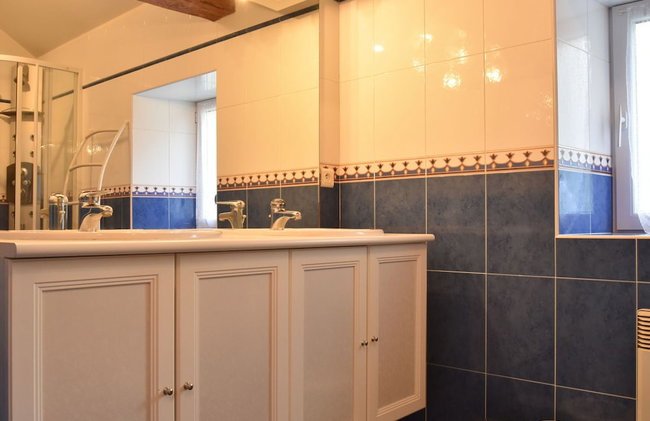 Spacious Holiday Home in Besse With Swimming Pool - Foto 28