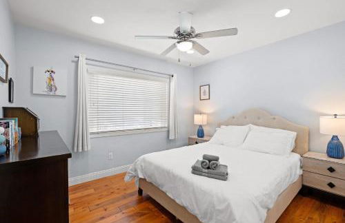 Luxury Estate with Sparkling Pool & Elegant Amenities - Foto 82