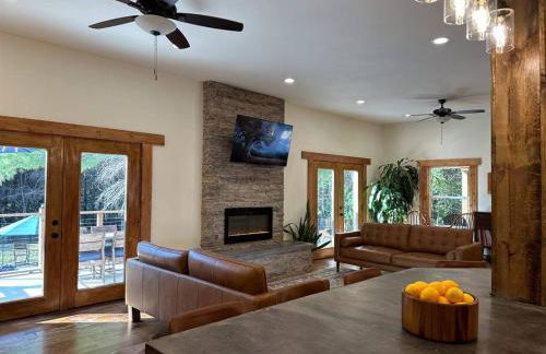 Secluded with Hot tub, Pool table, Arcade, Fishing andTheater Room - Photo 57