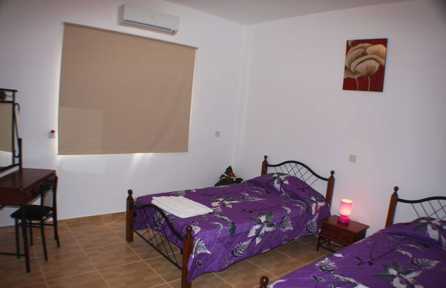 Lovely 7 Bedroom Villa !! - Photo 2