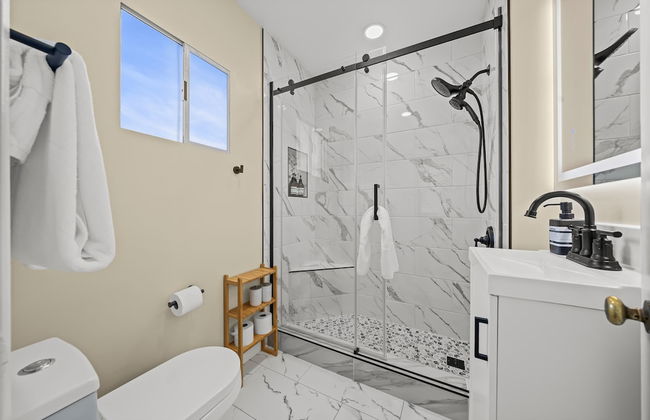 Live Like a Local - Studio With Huge Backyard - Photo 24