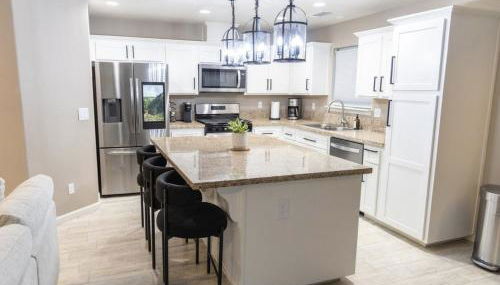 Sequoia Oasis near Downtown Exeter - Foto 5, stove, dishwasher